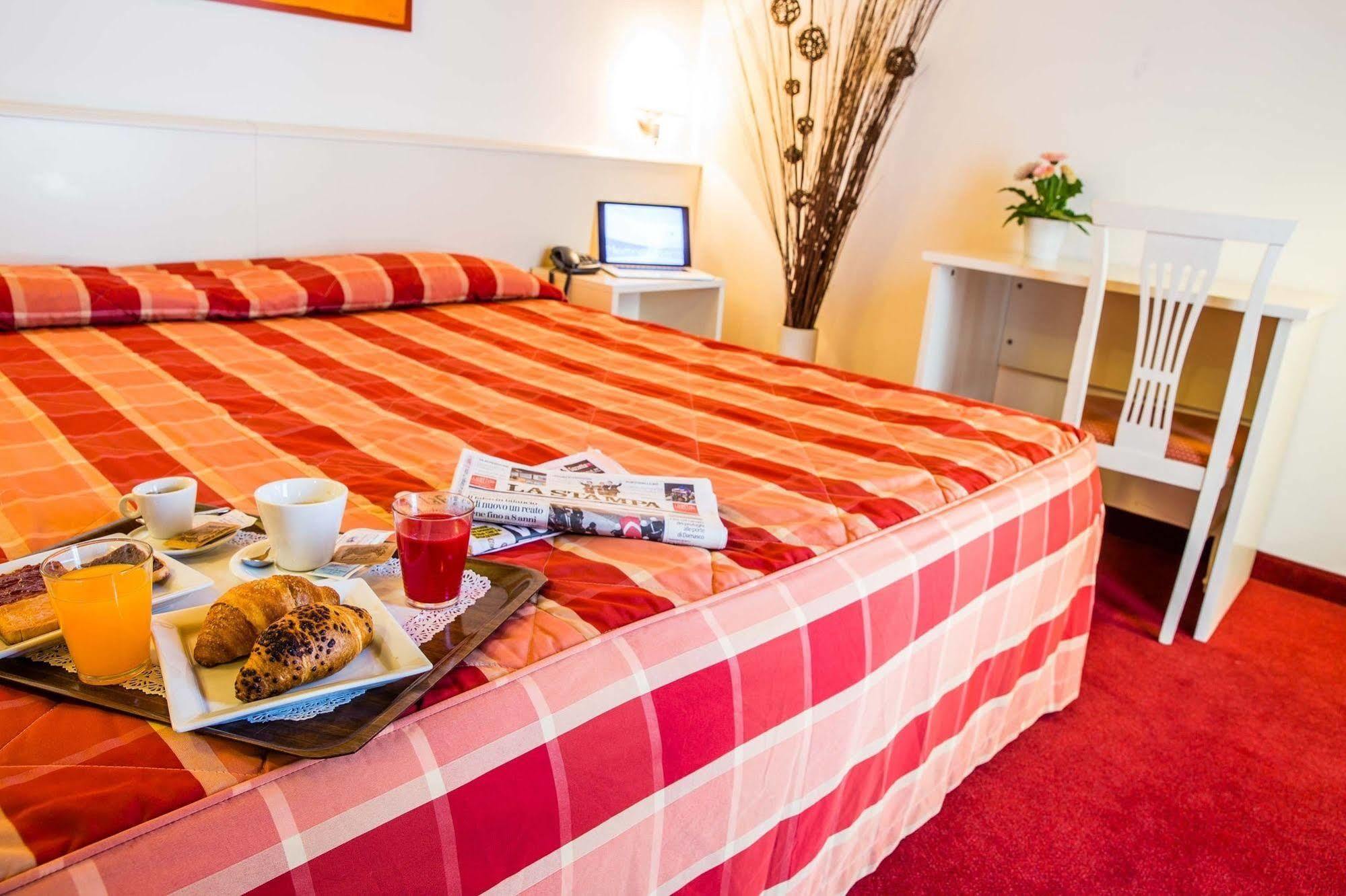 Hotel Gallia Pianezza Esterno foto
