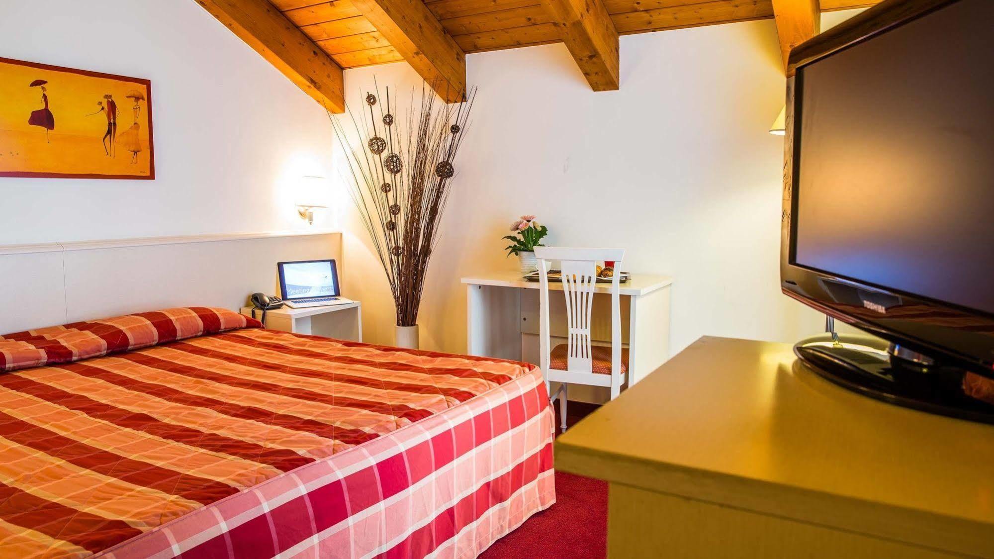 Hotel Gallia Pianezza Esterno foto